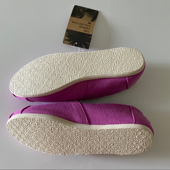 NWT Toms Women’s classic SZ 7 in Red Plum canvas - Picture 5 of 5
